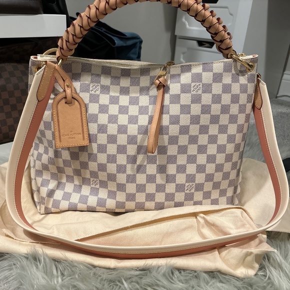 Louis Vuitton Handbags - Used only once!